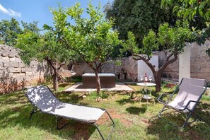 Outdoor spa tub - Dimora della Quercia con Jacuzzi (Taviano)