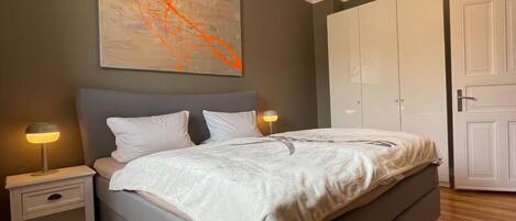 2 bedrooms, iron/ironing board, free WiFi, bed sheets