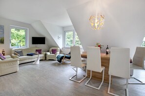 TV, stereo - Apartment 'Wald Und Meer' with Sea View, Balcony and Wi-Fi (Glücksburg)