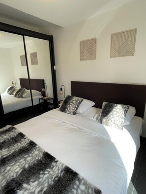 3 bedrooms, travel cot, free WiFi, bed sheets