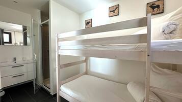 3 bedrooms, travel crib, free WiFi, bed sheets