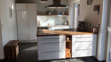 Kühlschrank, Ofen, Herdplatte, Geschirrspüler