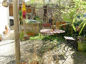 Outdoor dining - Apartment 'Kraus' with Private Terrace and Wi-Fi (Salem)