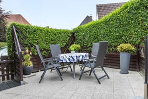 Outdoor dining - Apartment 'Tating' with Private Terrace and Wi-Fi (Tating)
