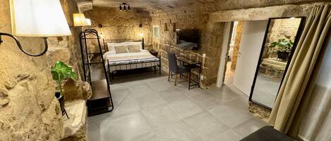 8 chambres, fer et planche à repasser, accès Internet, draps fournis