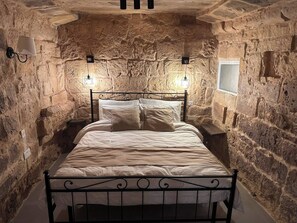 8 bedrooms, iron/ironing board, internet, bed sheets - Kappella boutique in Malta (Iż-Żurrieq)