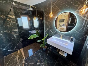 Shower, hair dryer - Kappella Boutique - Room 8 (Iż-Żurrieq)