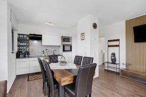 Dining - Apartment 'Haus Elena' with Mountain View, Private Terrace and Wi-Fi (Bestwig)