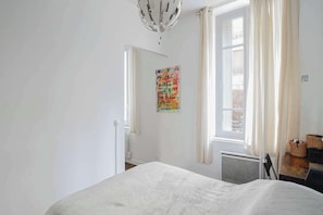 1 chambre, fer et planche à repasser, accès Internet, draps fournis