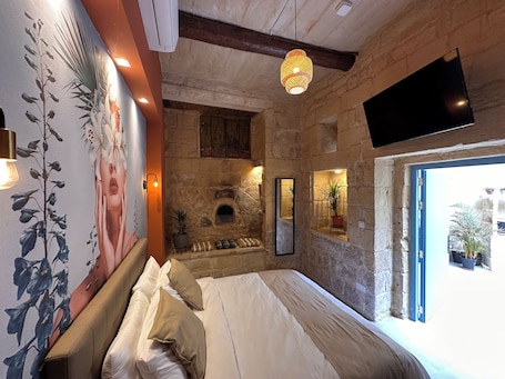 1 bedroom, iron/ironing board, internet, bed sheets. Kappella Boutique - Room 2