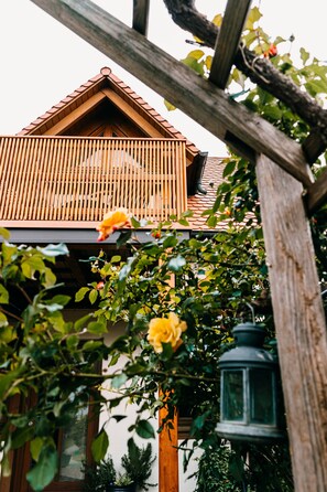 Exterior detail - Holiday Apartment 'Alte Schneiderei' with Balcony and Wi-Fi (Heideck)