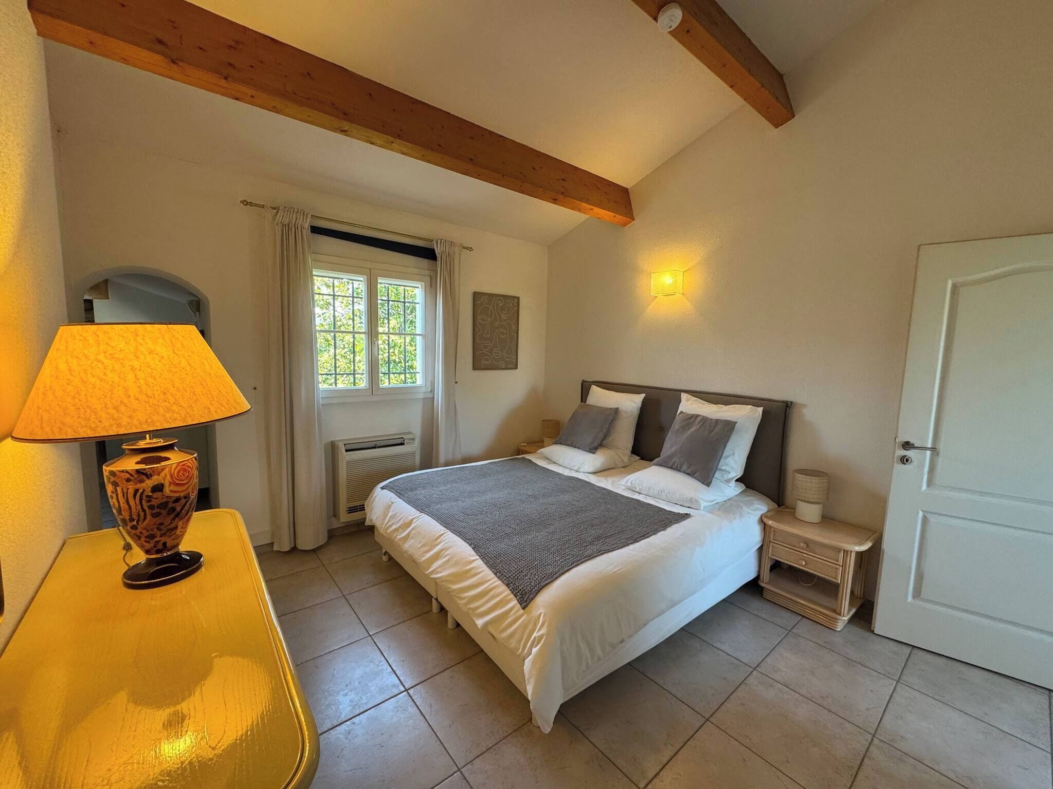 5 bedrooms, Internet, bed sheets