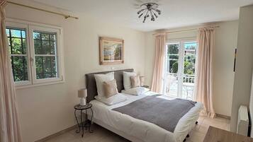 5 soverom, internettilgang og sengetøy