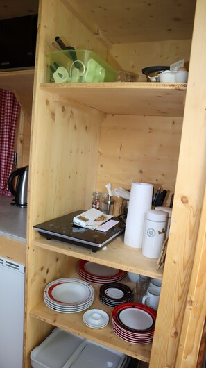 Fridge, stovetop, coffee/tea maker, electric kettle