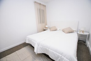 2 chambres, fer et planche à repasser, Wi-Fi gratuit, draps fournis