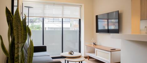 テレビ、書斎 / ワークスペース