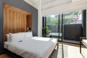 1 bedroom, iron/ironing board, travel crib, WiFi - w* | Refined 1BR w/ Balcony in Roma Norte (Ciudad de México)