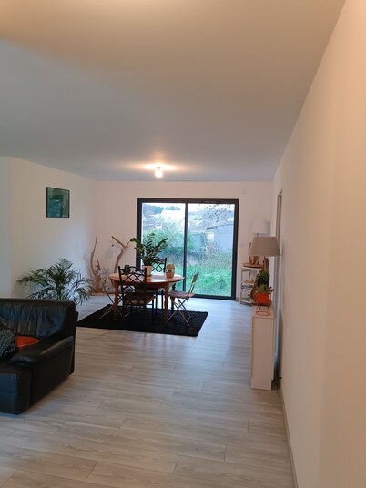New 100m2 3-bedroom house with air-conditioning and enclosed grounds for animals