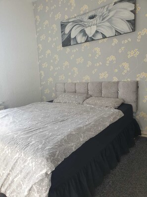 4 chambres, fer et planche à repasser, Wi-Fi, draps fournis