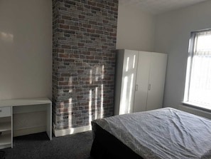 4 Schlafzimmer, Bügeleisen/Bügelbrett, WLAN, Bettwäsche