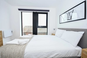 2 chambres, fer et planche à repasser, Wi-Fi, draps fournis