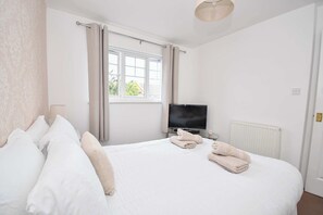 3 chambres, fer et planche à repasser, Wi-Fi, draps fournis
