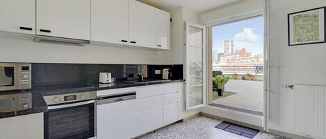 Fridge, microwave, oven, stovetop