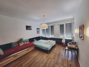 5 quartos, ferros/tábuas de passar roupa, Wi-Fi, roupa de cama