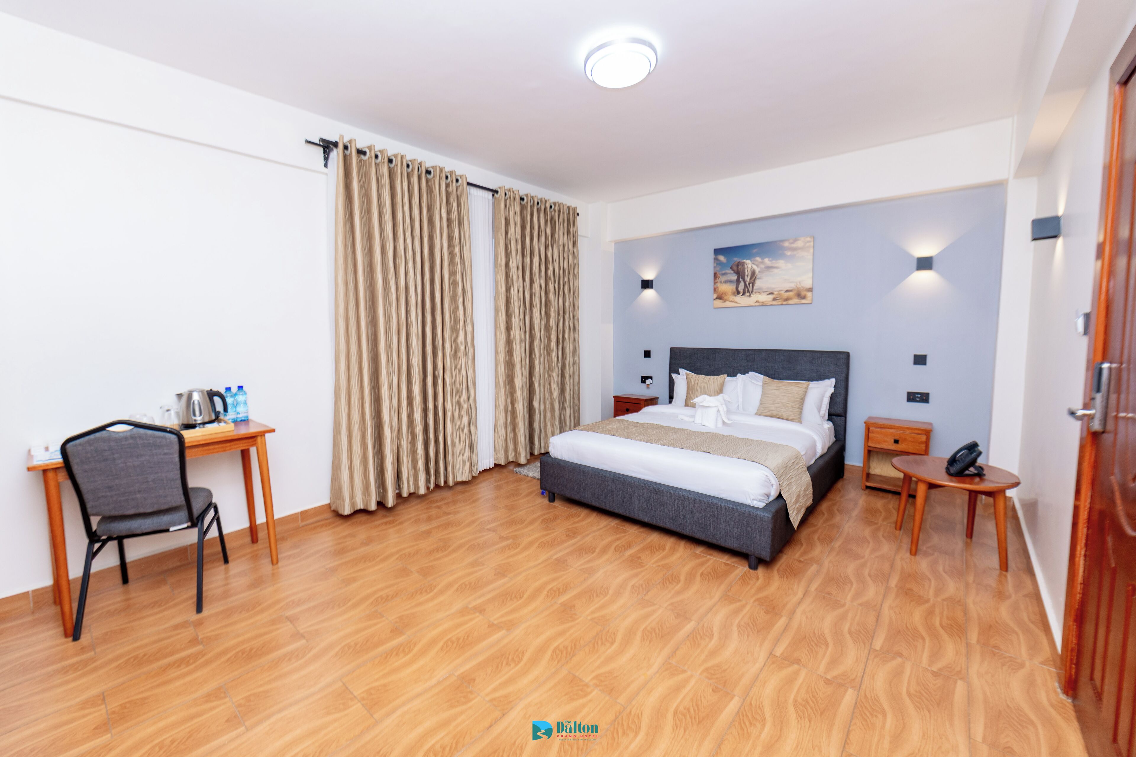 Rom – superior | Memory foam-senger, safe på rommet og skrivebord