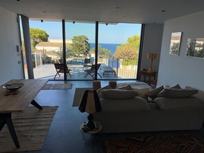 TV - Architect-designed villa - 4 waterfront suites with private pool (Cadaqués)