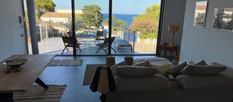Architect-designed villa - 4 waterfront suites with private pool