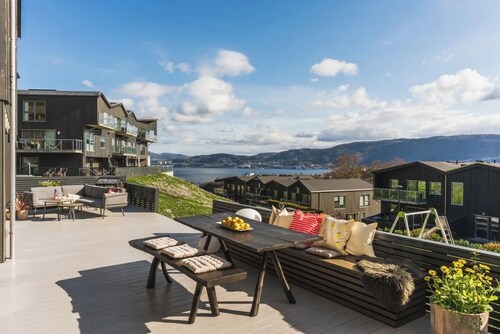 Spacious Luxury, Terrace + Parking