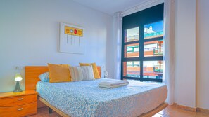 2 chambres, fer et planche à repasser, Wi-Fi gratuit, draps fournis