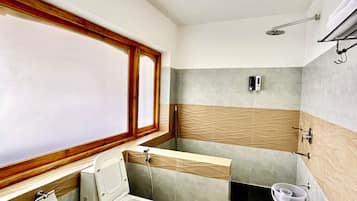 Deluxe Room, Mountain View | Bathroom | Towels
