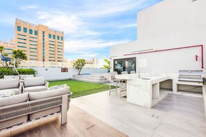 Terrace/patio - FIRST CLASS | Studio |  Luxe & Cozy Vibes (Dubai)