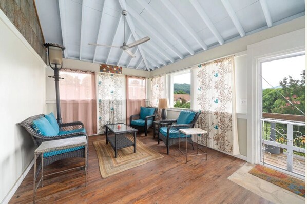 Televisión y chimenea 