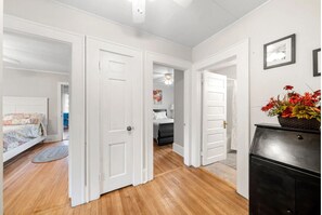 3 chambres, fer et planche à repasser, Wi-Fi gratuit, draps fournis