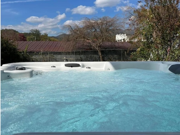 Bain à remous extérieur