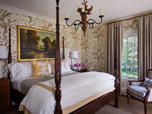 4 bedrooms, desk, iron/ironing board, free WiFi