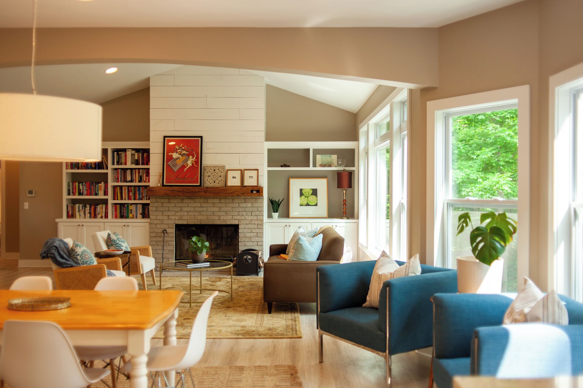 Smart TV, fireplace, offices, computer monitors