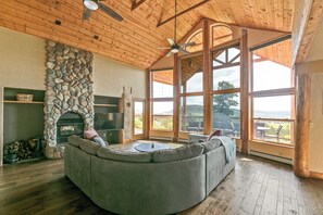 Smart TV, chimenea, oficina, impresora