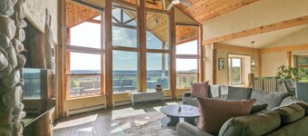 Massive Deck + Sunroom Sleeps 13