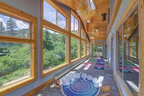 المنشأة من الداخل