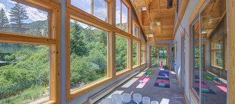 Massive Deck + Sunroom Sleeps 13