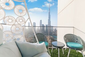 Balcony - Stunning 3BR Unobstructed Burj Khalifa View (Dubai)