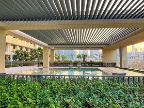 Pool - Stunning 3BR Unobstructed Burj Khalifa View (Dubai)
