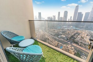 Balcony - Stunning 3BR Unobstructed Burj Khalifa View (Dubai)