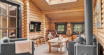 Well-maintained log house with hot tub, sauna and covered terrace in Thy.