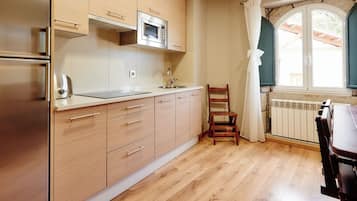 Apartment, 2 Bedrooms | Private kitchen | Fridge, microwave, stovetop, dishwasher