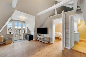 3 室のベッドルーム、WiFi (無料)